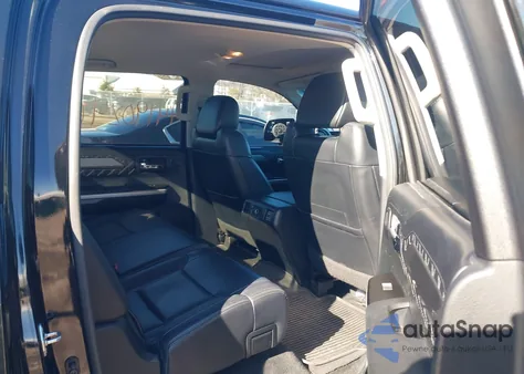 2017 Toyota Tundra Platinum 5.7L V8 z USA, uszkodzony, nr VIN 5TFAY5F18HX644519